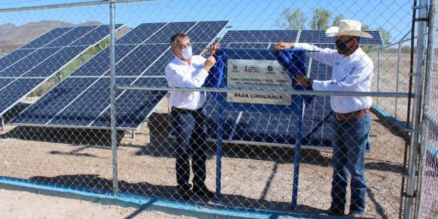 Con recursos del Fondo de Recuperación Justicia para Chihuahua, en el marco del programa Desarrollo, Paz y Reencuentro, construyen parque infantil, colocan celdas solares y reconstruyen plazas