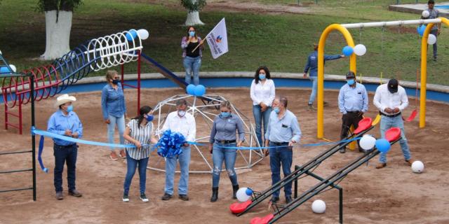 Con recursos del Fondo de Recuperación Justicia para Chihuahua logran empate financiero para la construcción de plazas, rehabilitación de canchas deportivas, parques e instalación de juegos infantiles a través del programa Desarrollo, Paz y Reencuentro. 