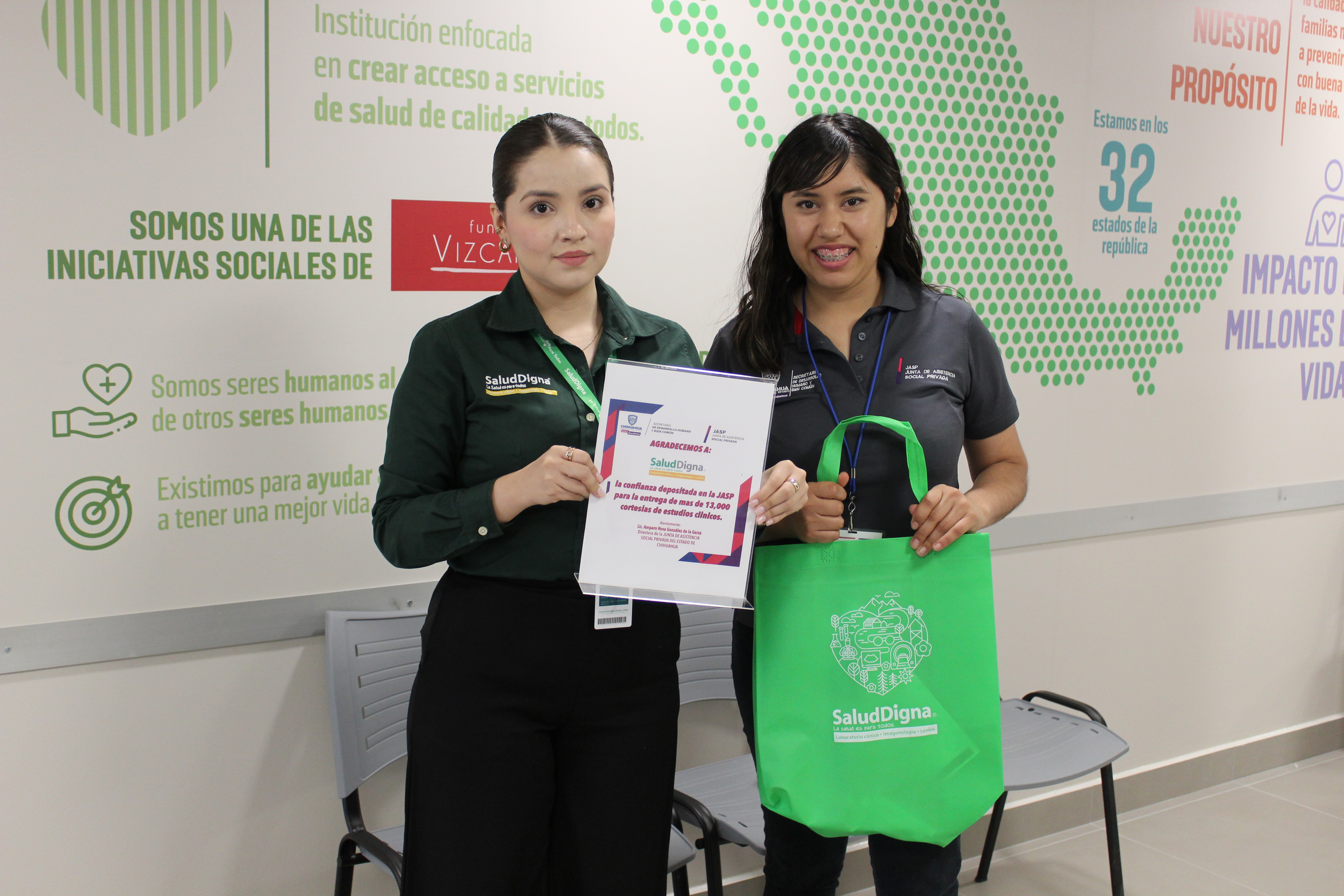 Personal de la JASP recibiendo las cortesías 