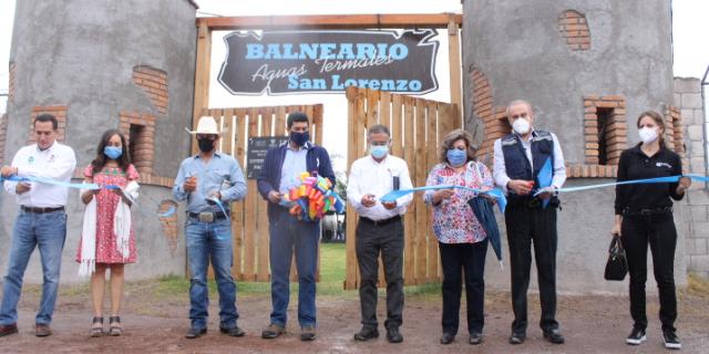 La inversión conjunta en el balneario fue de un millón 412 mil 970 pesos, mientras que se destinaron 4.5 millones para la pavimentación del tramo carretero de 900 metros, desde el kilómetro 5.4 al 6.3 de la vía; se utilizan recursos del Fondo de Reparación Justicia para Chihuahua en el centro recreativo