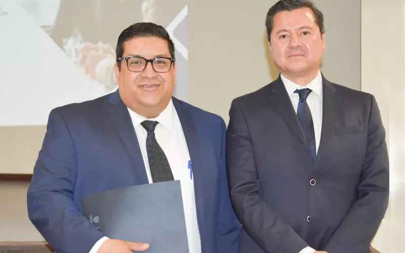 C.P. Osiel Torres Molina y el Lic. Ricardo de Jesús Pérez Peña