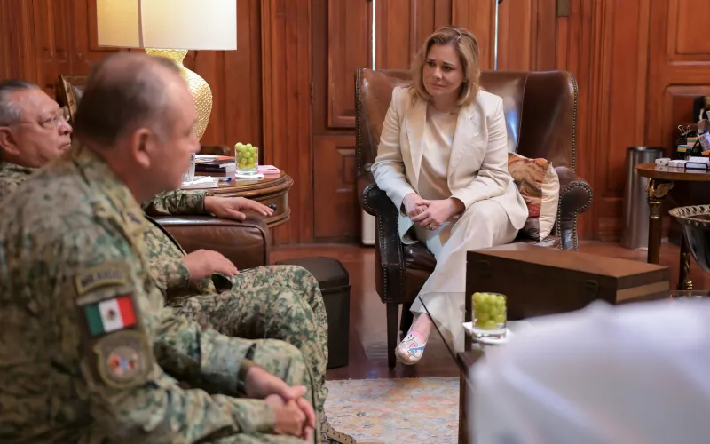 Maru Campos recibe en Palacio de Gobierno al comandante de la XI Región ...