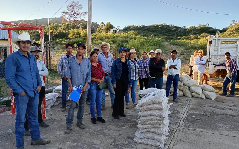 Un total de 160 familias fueron beneficiadas con paquetes de maíz y frijol